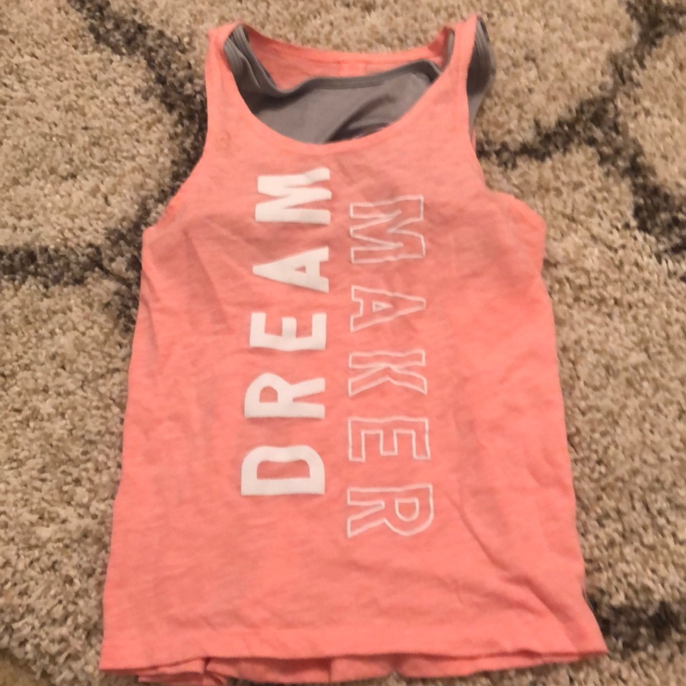 Workout shirt with sports bra underneath 👚